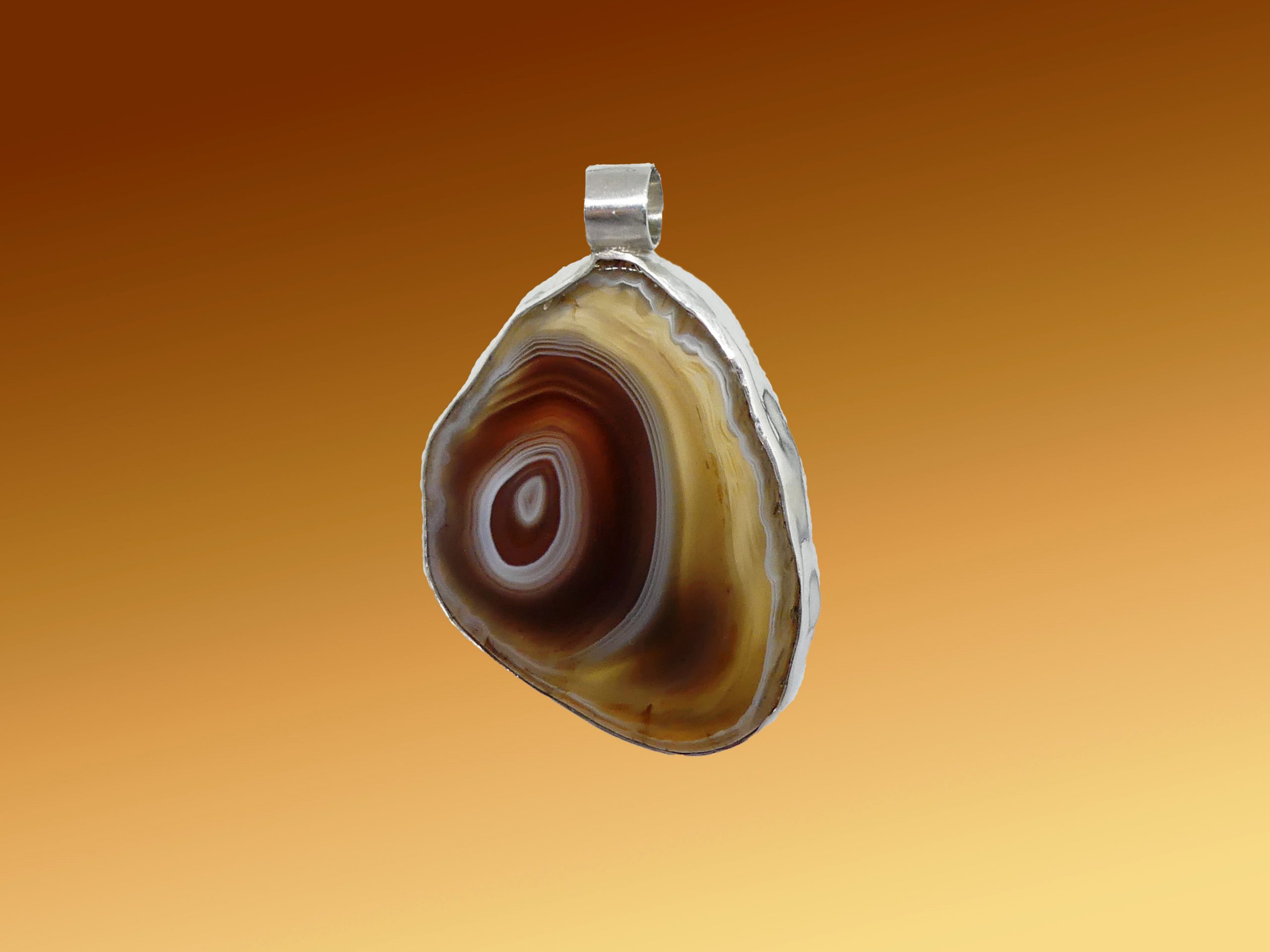 Anhaenger-mit-Stein-scaled