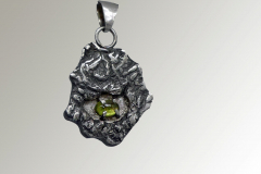 Anhaenger-mit-Peridot-scaled