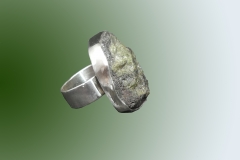 Lavaring mit Olivineinschluss2