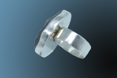 Lavaring mit Olivineinschluss1