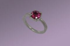 Ring-mit-rosafarbenem-Stein-scaled
